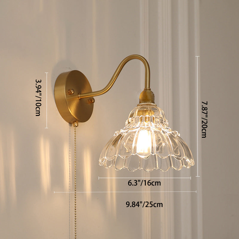 Bellisa Brass Design Wandleuchte | Glasblüten-Dekor | Minimalistisch | 1-Licht-Lampe für Wohnzimmer