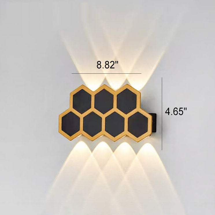 LumoHex Prime | Modernes Outdoor LED Wandlicht | Hexagon Schwarz-Gold Kombination