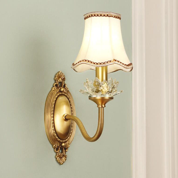 OpulLux Wandlampe | Europäisches Luxusdesign | Stoffschirm & Messing | 1-2 Flammig