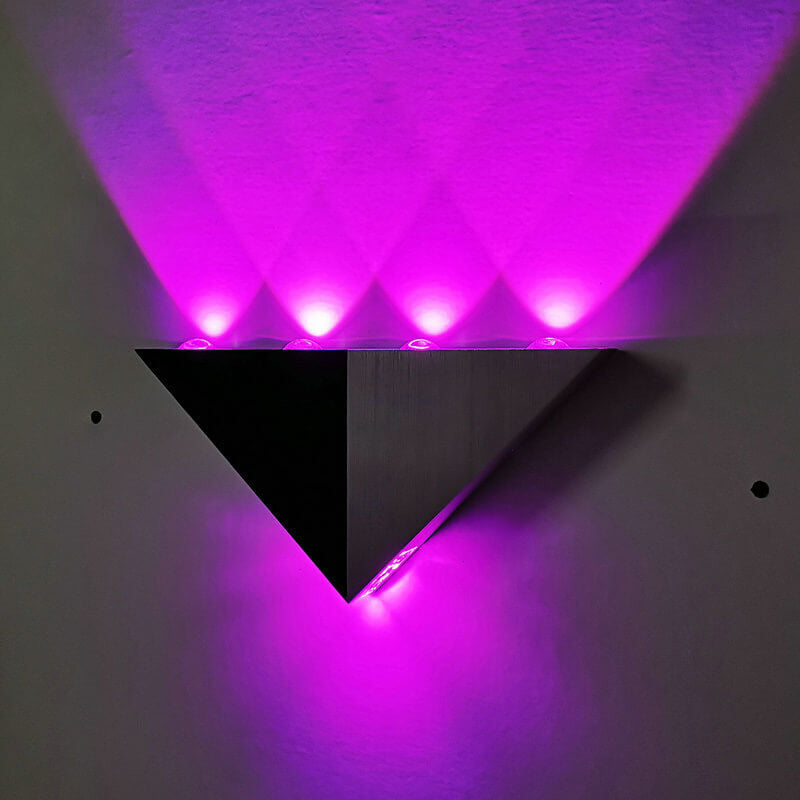 TriLumina Prisma LED Wandleuchte | Kreatives Pyramidendesign | Aluminium & Acryl | Farbige Lichtoptionen