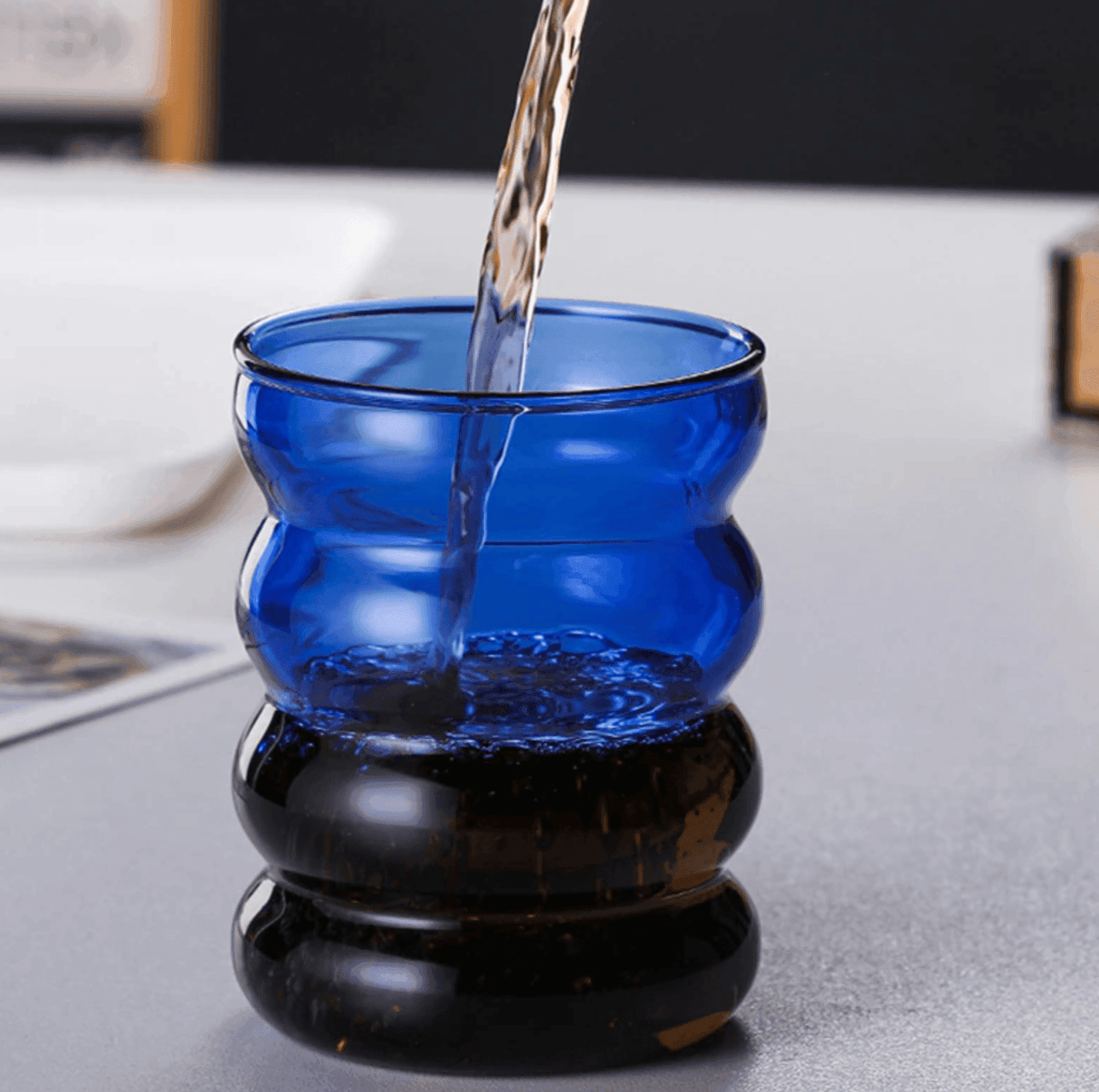 Bubblivio Bunte Glas-Getränkebecher | Handgefertigt | Einzigartiges Design | Perfekt für stilvolle Getränkepräsentation