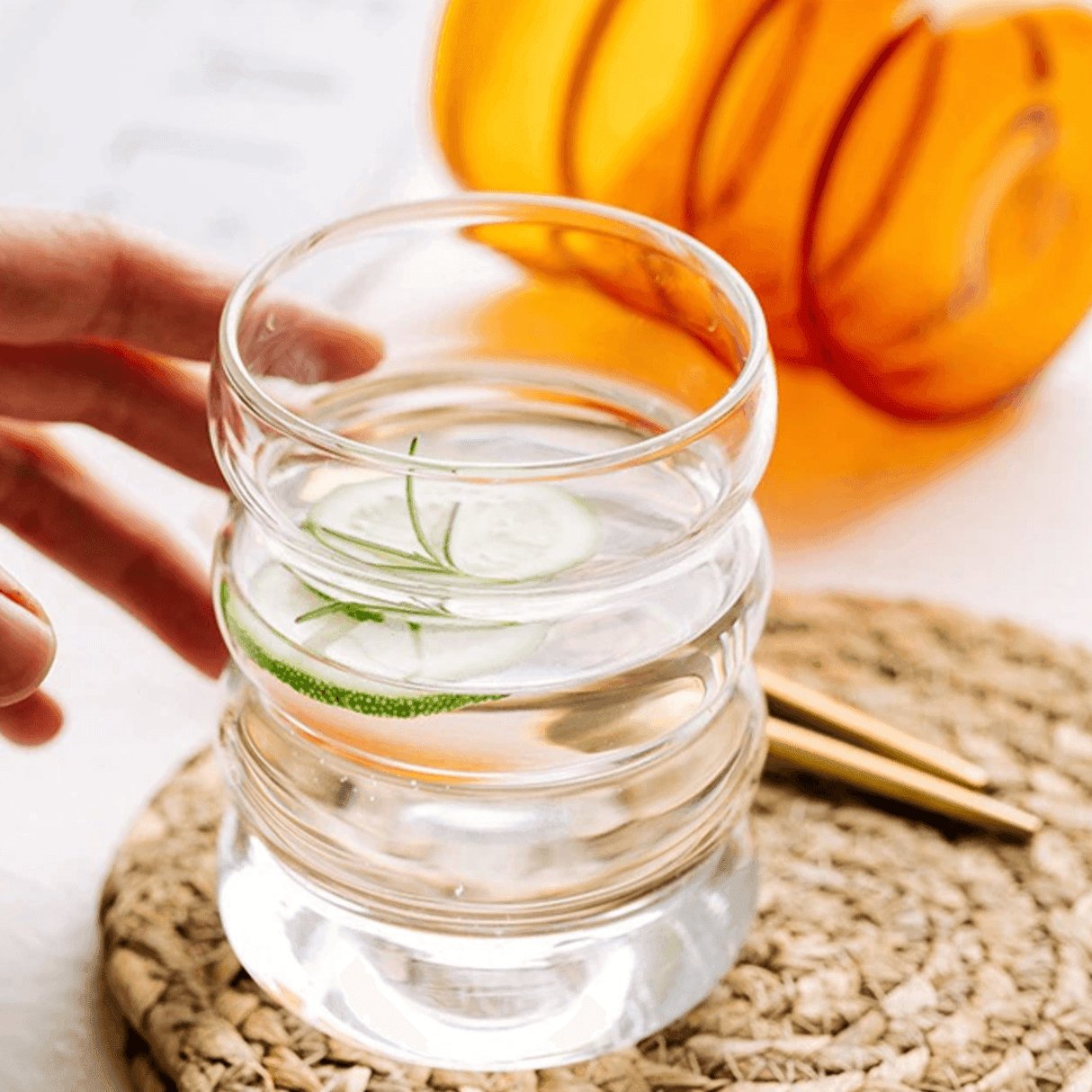 Bubblivio Bunte Glas-Getränkebecher | Handgefertigt | Einzigartiges Design | Perfekt für stilvolle Getränkepräsentation