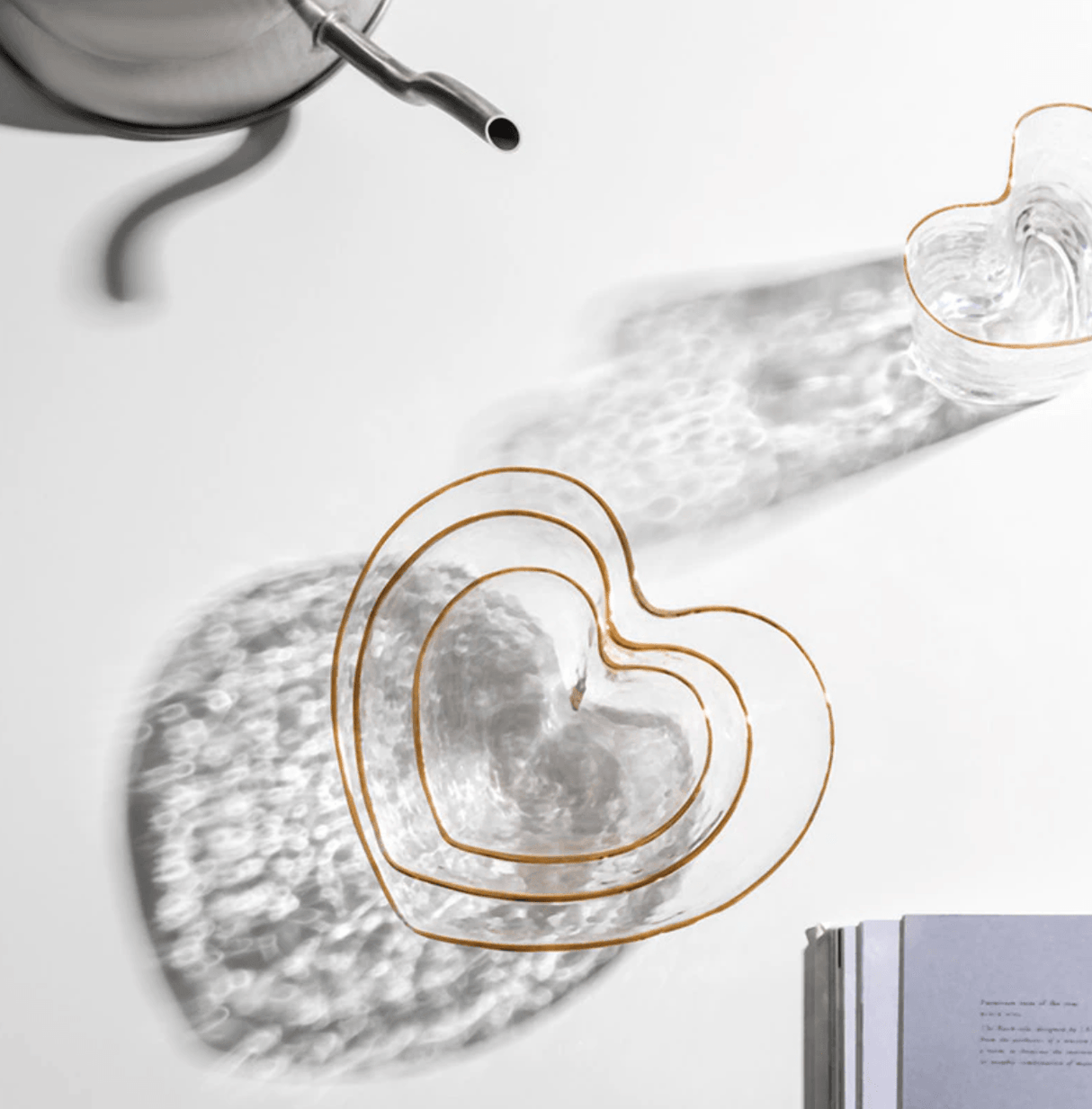 HeartGold Glasgeschirr Set | Herzform Schale & Trinkglas | Goldrand Design | Stilvolle Tischdeko