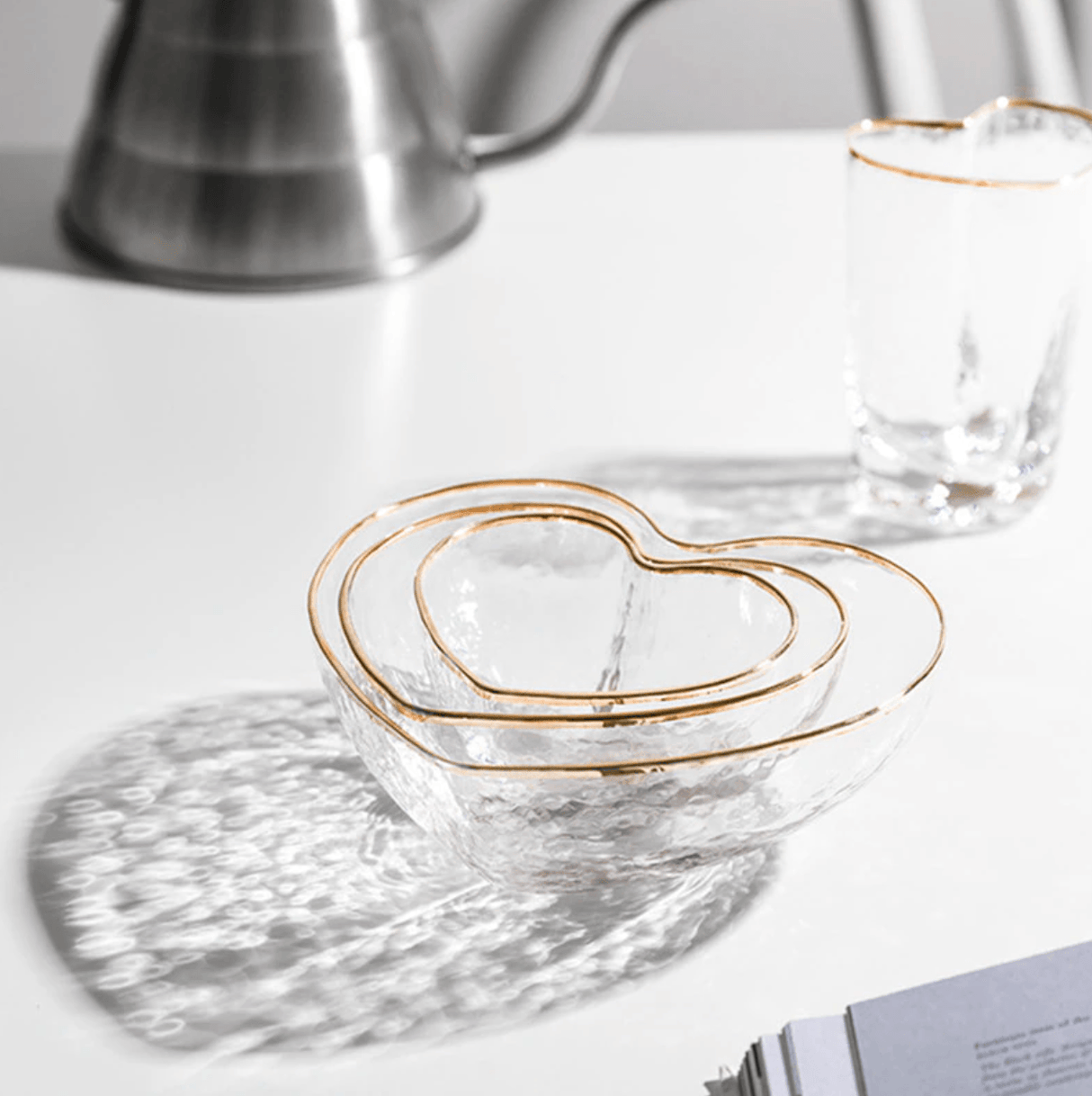 HeartGold Glasgeschirr Set | Herzform Schale & Trinkglas | Goldrand Design | Stilvolle Tischdeko