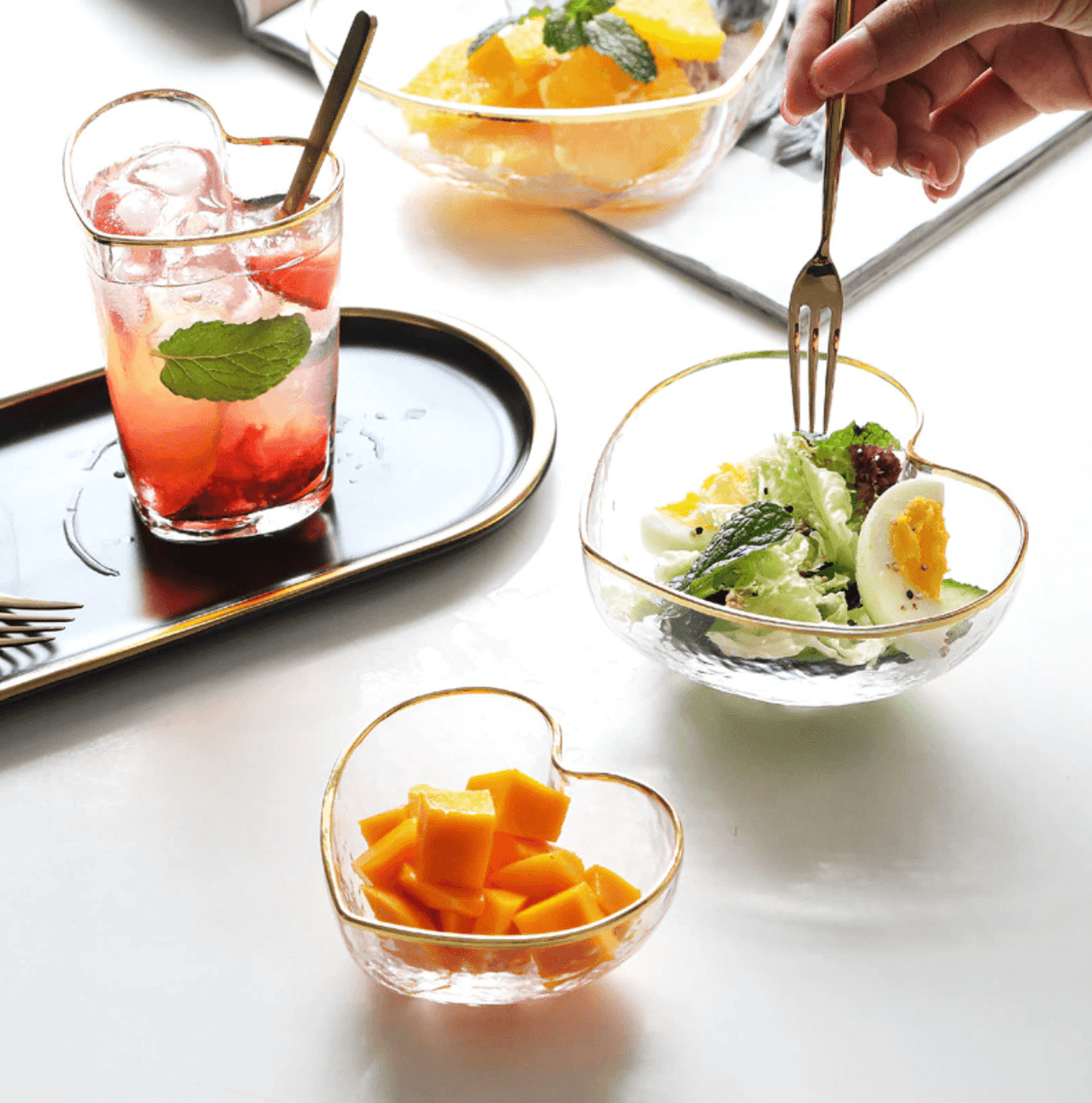 HeartGold Glasgeschirr Set | Herzform Schale & Trinkglas | Goldrand Design | Stilvolle Tischdeko
