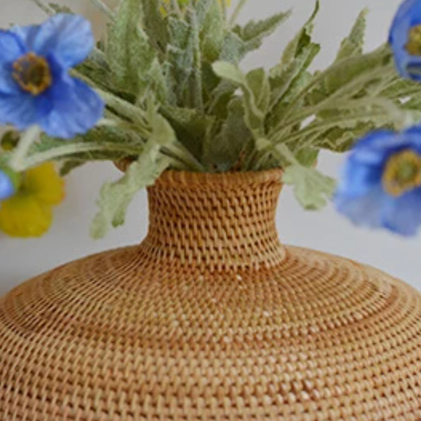 WickerGlow Rattan Vase | Handgefertigter Blumenkorb | Natürliche Dekoration | Stilvolles Design für Zuhause