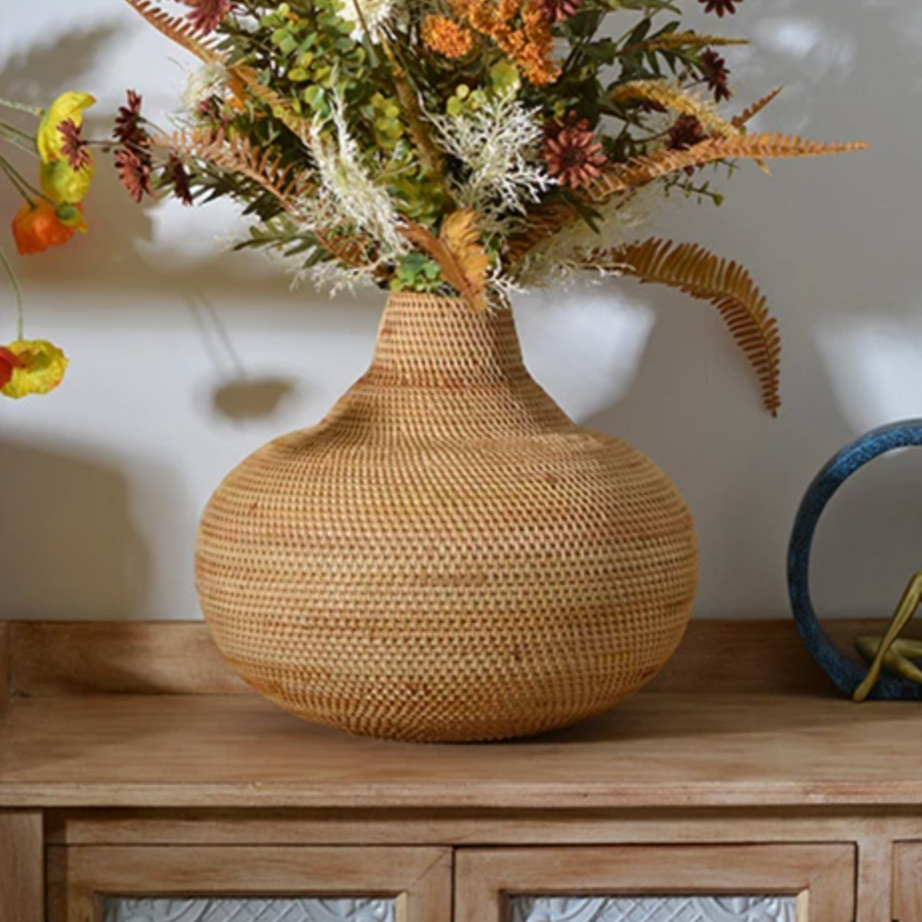 WickerGlow Rattan Vase | Handgefertigter Blumenkorb | Natürliche Dekoration | Stilvolles Design für Zuhause