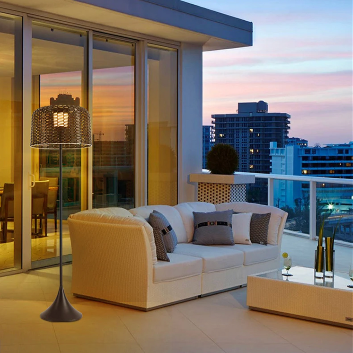 SolLoom Geflochtene Solar Stehlampe | Nachhaltige LED Gartenleuchte | Wetterfeste Bodenlampe