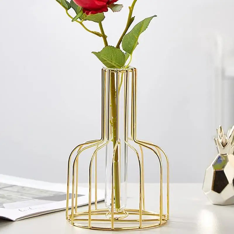 AuraCage Goldene Vase | Metall-Käfig-Design | Elegante Dekoration | Perfekt für Zuhause & Büro | Zeitloses Wohnaccessoire