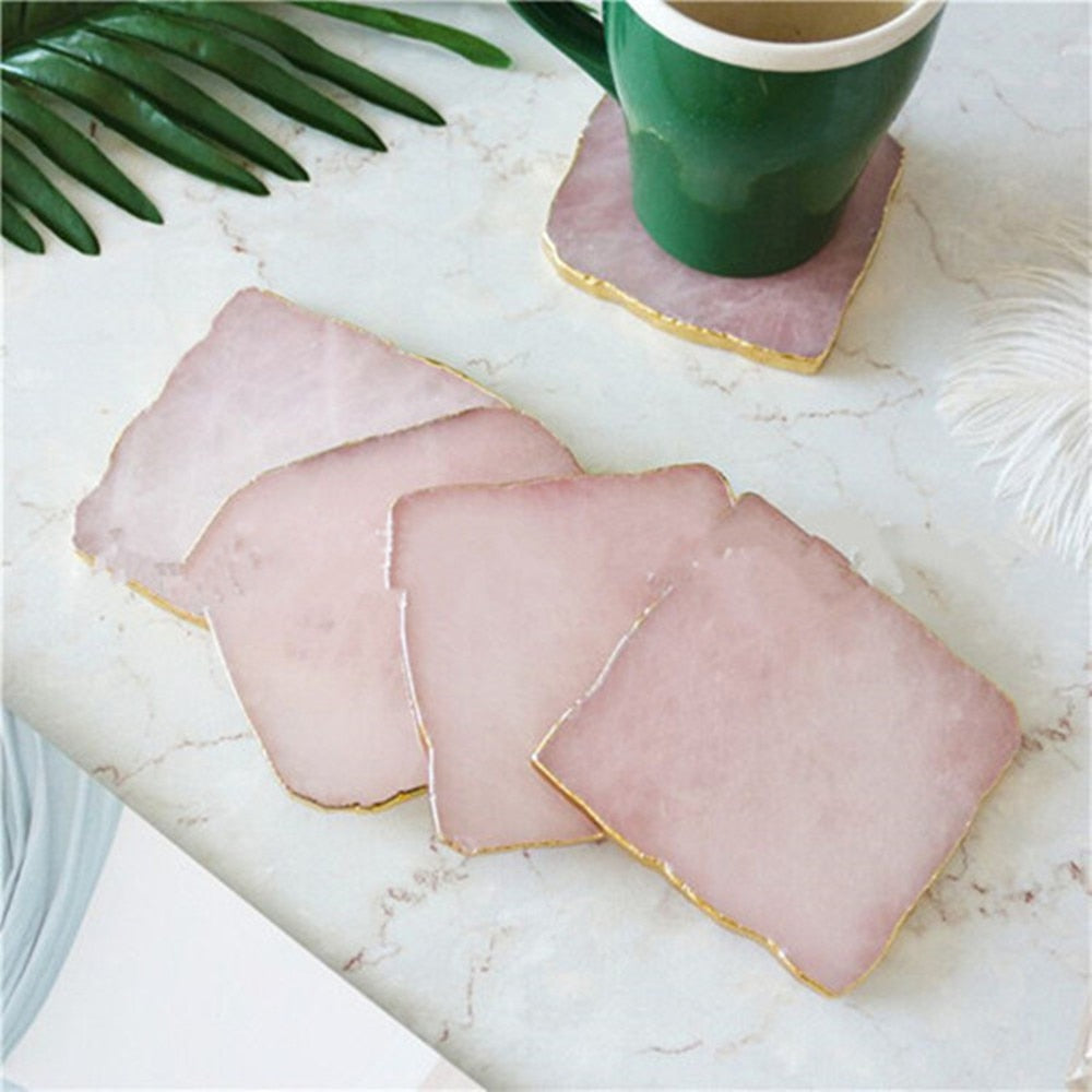 GemLuxe Rosenquarz Untersetzer | Natürliche Kristallplatte in Sechseckform | Elegantes Wohnaccessoire mit Goldrand