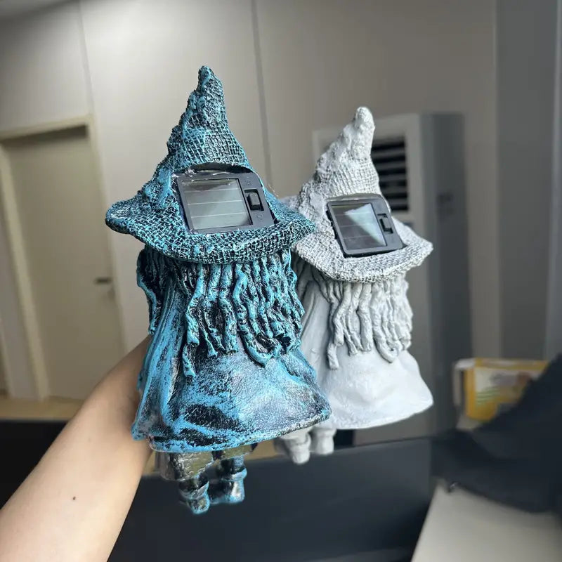 MysticGlow Solarbetriebene Hexen-Statue | Magisches Gartenlicht | Stimmungsvolle Solarleuchte für Außenbereich