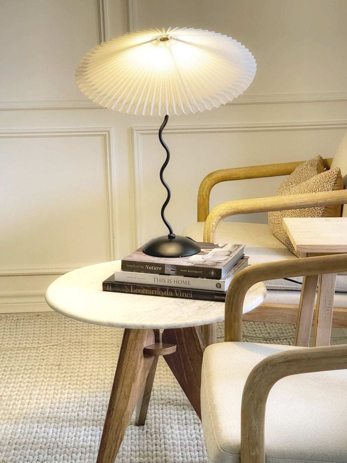 TwistAura Squiggle Tischlampe | Modernes Design | LED Beleuchtung | Stilvolle Wohnraum-Deko