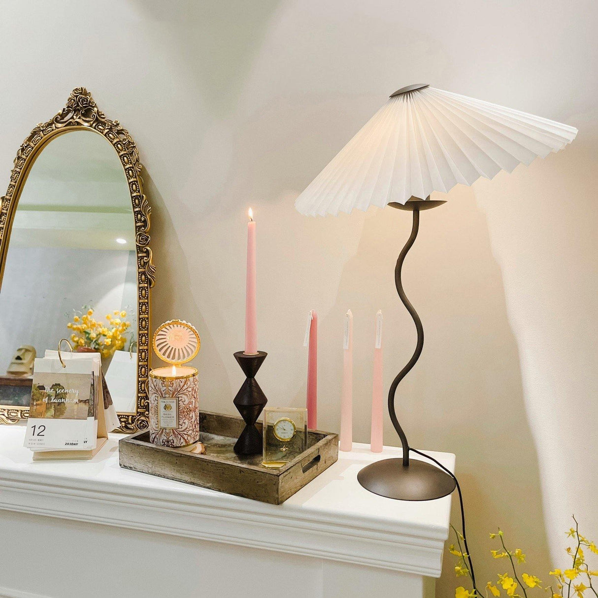 TwistAura Squiggle Tischlampe | Modernes Design | LED Beleuchtung | Stilvolle Wohnraum-Deko