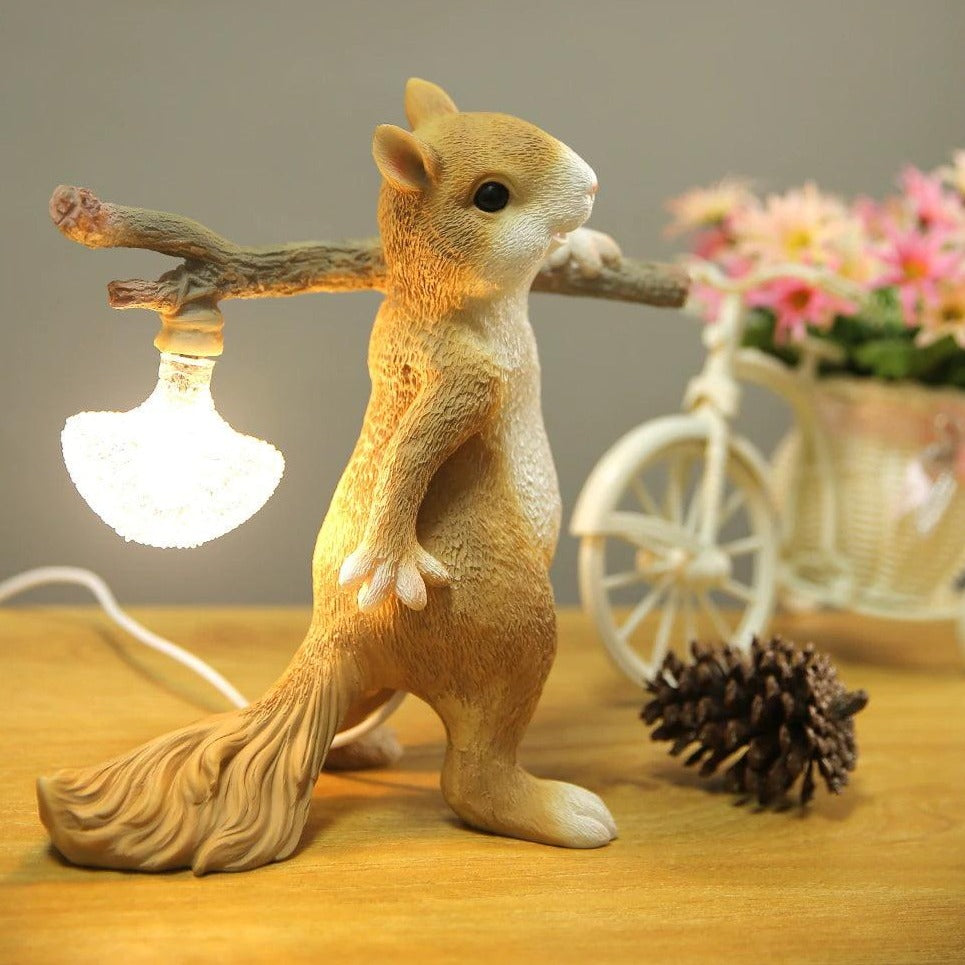 SquirrelLight Eichhörnchen Tischlampe | Verspieltes Design | LED Beleuchtung | Charmante Deko für Zuhause