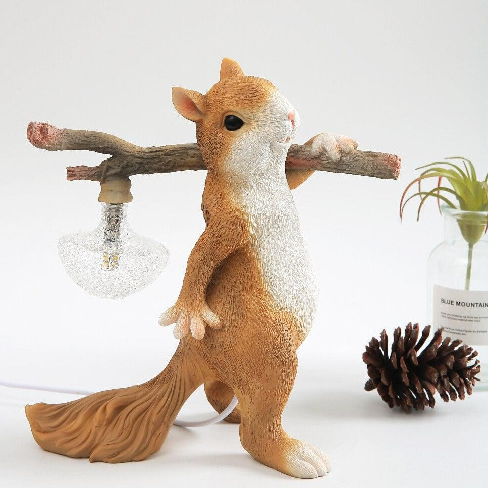 SquirrelLight Eichhörnchen Tischlampe | Verspieltes Design | LED Beleuchtung | Charmante Deko für Zuhause