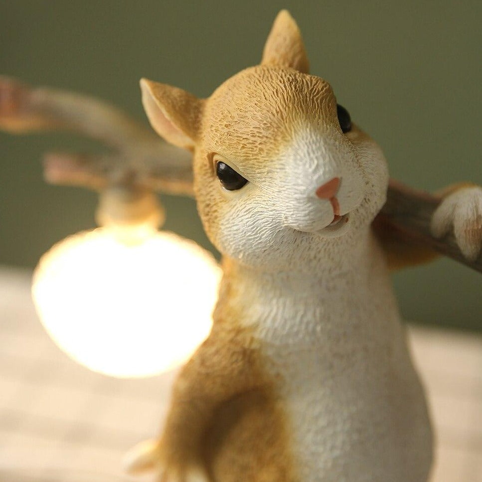 SquirrelLight Eichhörnchen Tischlampe | Verspieltes Design | LED Beleuchtung | Charmante Deko für Zuhause