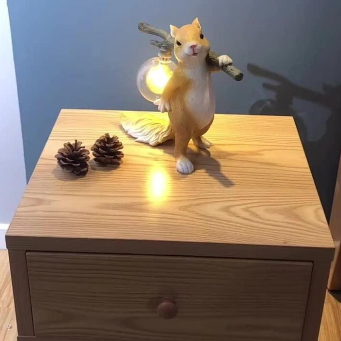 SquirrelLight Eichhörnchen Tischlampe | Verspieltes Design | LED Beleuchtung | Charmante Deko für Zuhause
