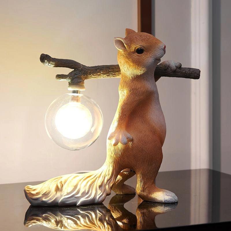 SquirrelLight Eichhörnchen Tischlampe | Verspieltes Design | LED Beleuchtung | Charmante Deko für Zuhause