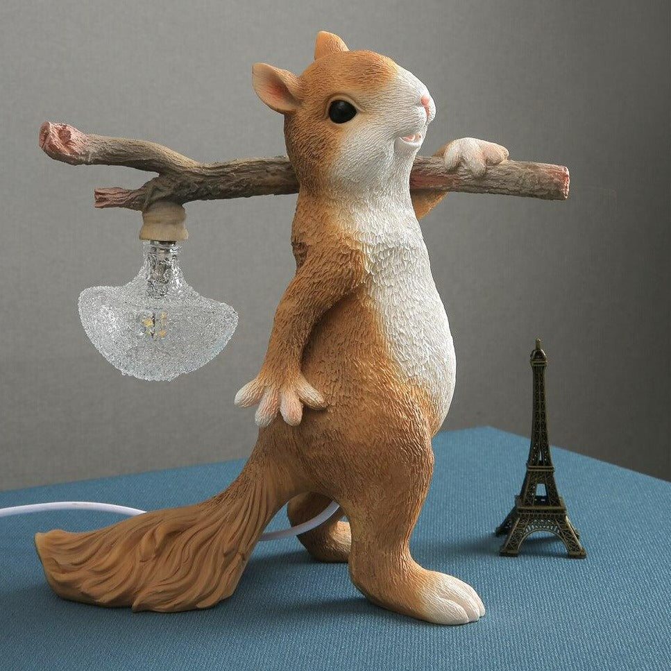 SquirrelLight Eichhörnchen Tischlampe | Verspieltes Design | LED Beleuchtung | Charmante Deko für Zuhause