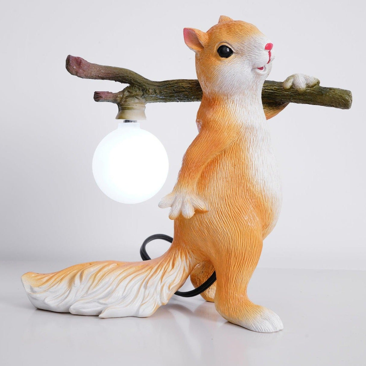 SquirrelLight Eichhörnchen Tischlampe | Verspieltes Design | LED Beleuchtung | Charmante Deko für Zuhause