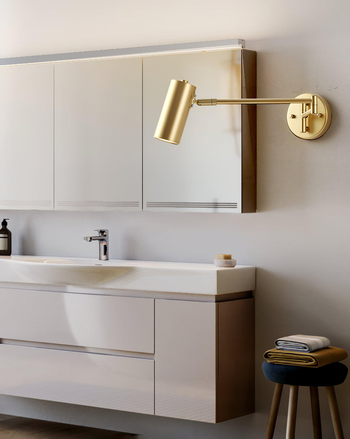 FlexiGlide Schwenkarm-Wandleuchte | Verstellbares Design | LED-kompatibel | Perfekte Beleuchtung für Arbeits- und Wohnbereiche