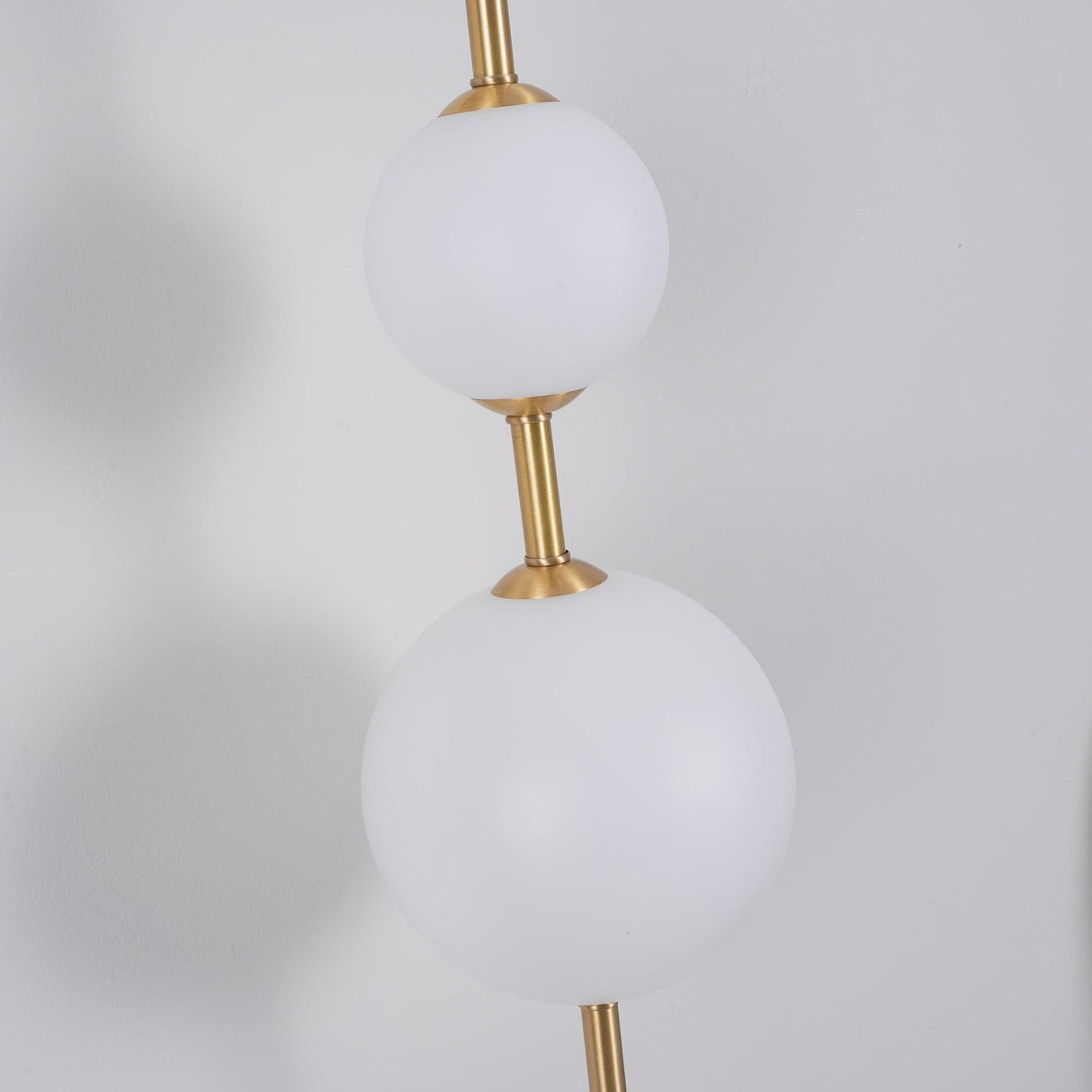 NovaLucent Vertikale Globe Wandleuchte | Stilvolle Beleuchtung | Wohn- & Schlafzimmer-Dekoration