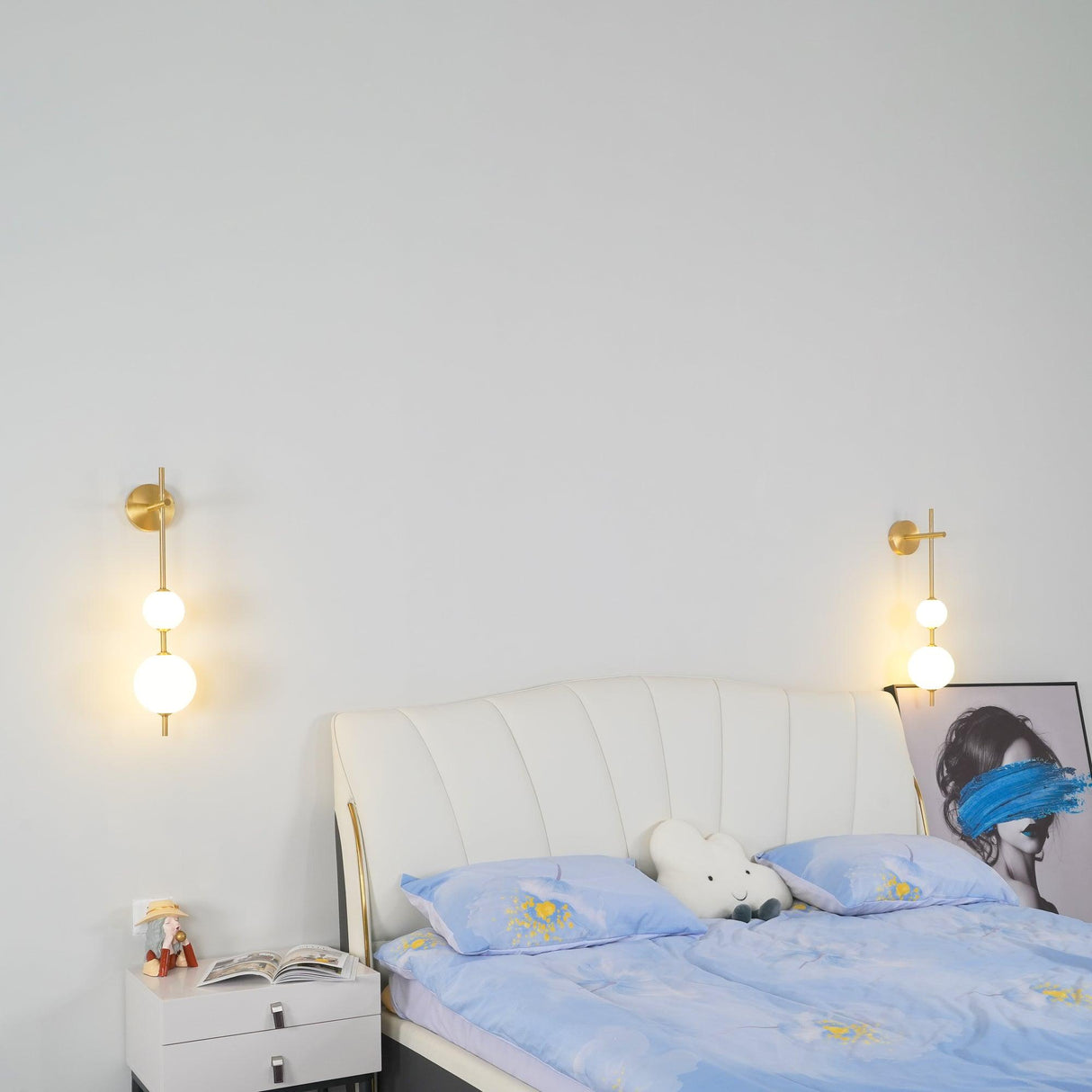 NovaLucent Vertikale Globe Wandleuchte | Stilvolle Beleuchtung | Wohn- & Schlafzimmer-Dekoration