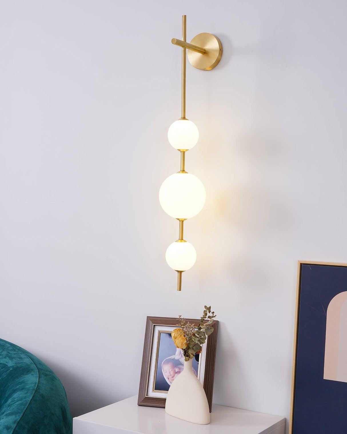 NovaLucent Vertikale Globe Wandleuchte | Stilvolle Beleuchtung | Wohn- & Schlafzimmer-Dekoration