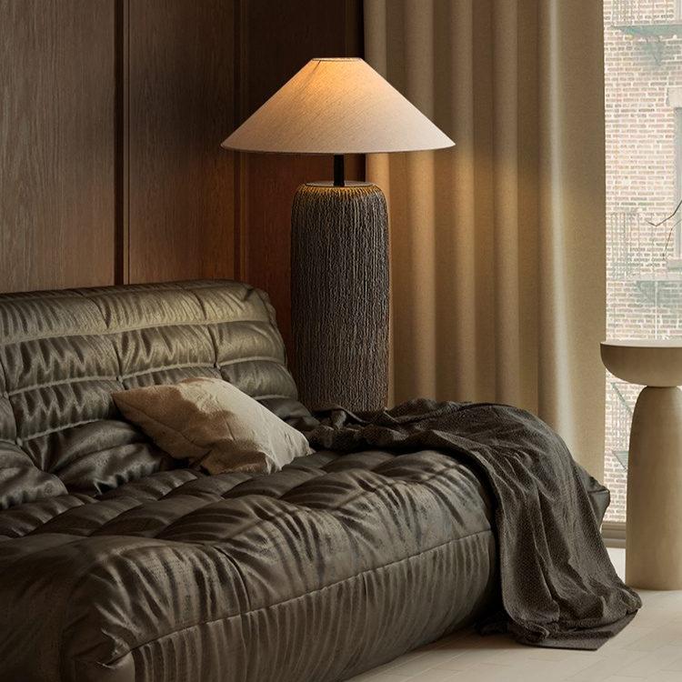 RusticAura Stehlampe aus erodiertem Holz | Natürlicher Stil | Perfekt für Wohnzimmer & Schlafzimmer | LED-kompatibel