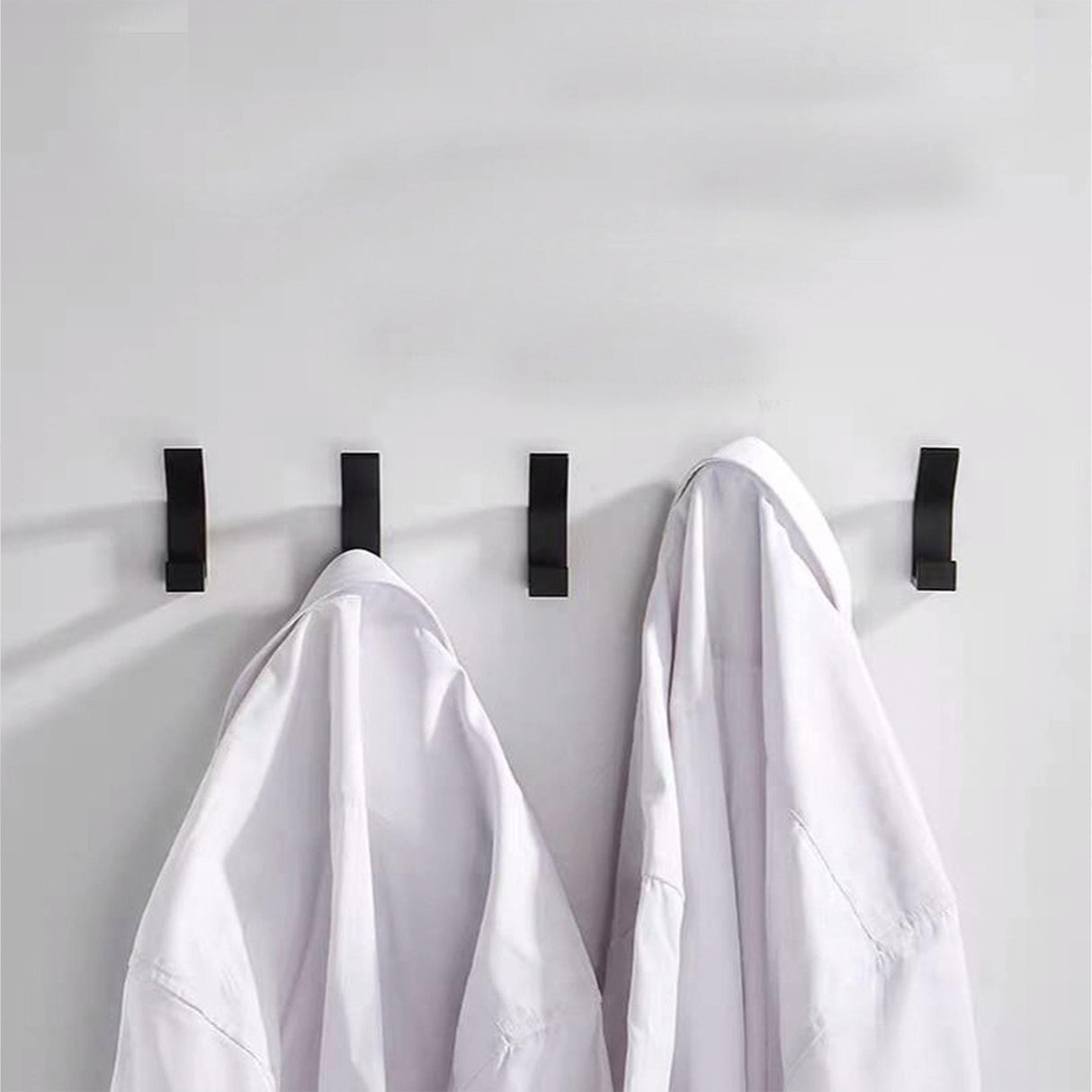 GripEase Wandaufhänger ohne Bohren | Starke Klebehalterung | Platzsparend | Schwarz & Weiß