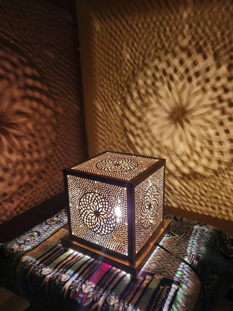 LumiMyst Marokkanische Tischlampe | Orientalische Laterne | Handgearbeitet | Stimmungsvolle Beleuchtung für Zuhause