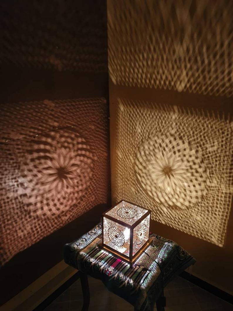 LumiMyst Marokkanische Tischlampe | Orientalische Laterne | Handgearbeitet | Stimmungsvolle Beleuchtung für Zuhause