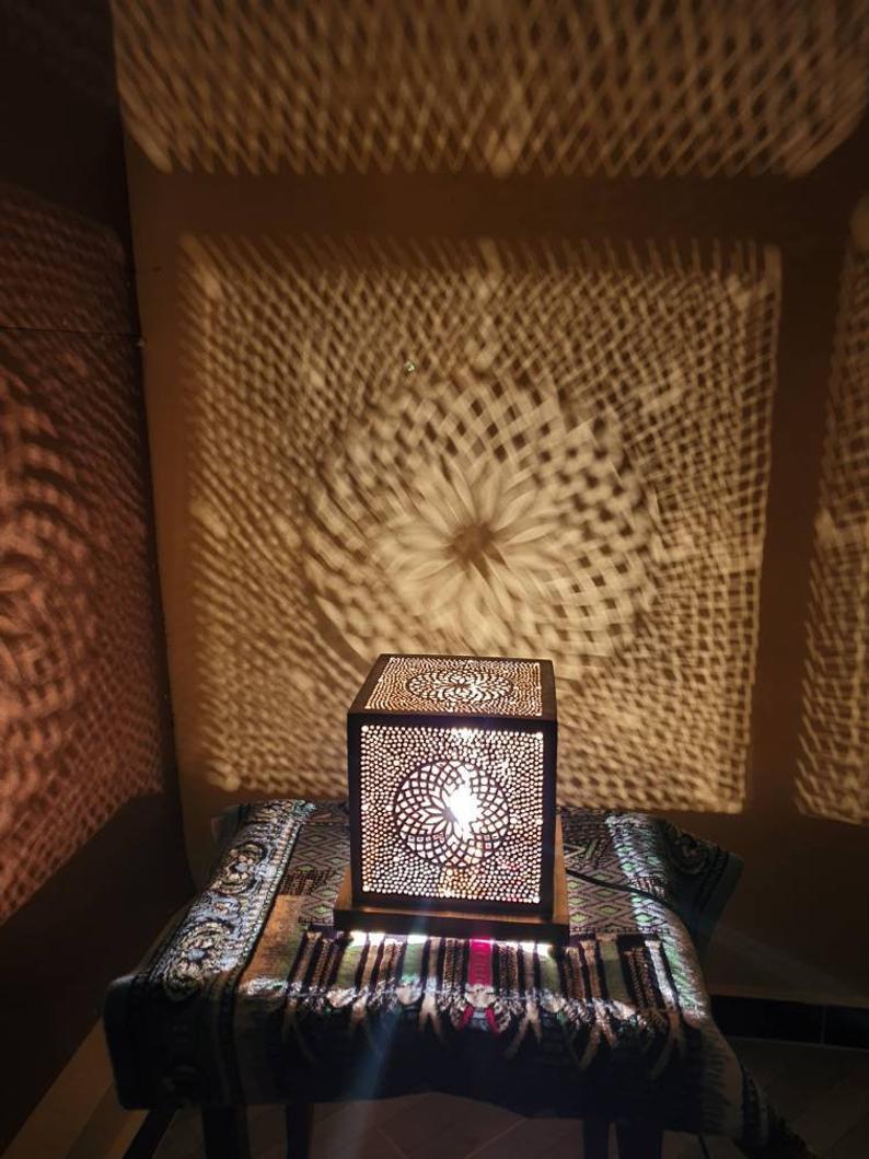 LumiMyst Marokkanische Tischlampe | Orientalische Laterne | Handgearbeitet | Stimmungsvolle Beleuchtung für Zuhause