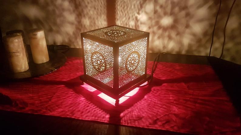 LumiMyst Marokkanische Tischlampe | Orientalische Laterne | Handgearbeitet | Stimmungsvolle Beleuchtung für Zuhause