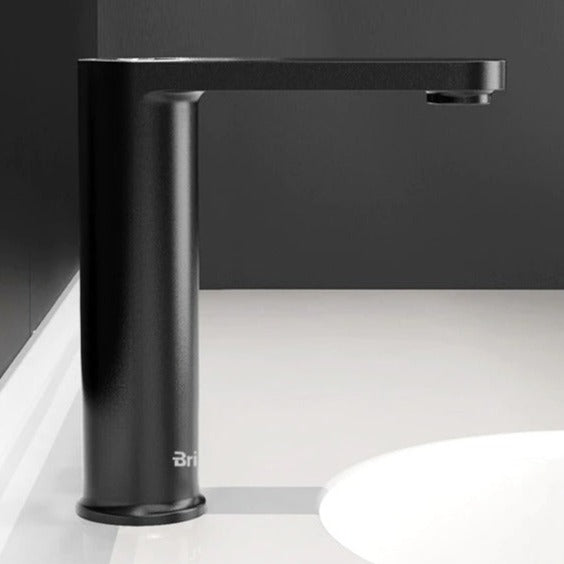 ThermoFlow Elektrischer Wasserhahn mit Heizfunktion | Sofort heißes Wasser | Energiesparend | Modernes Design