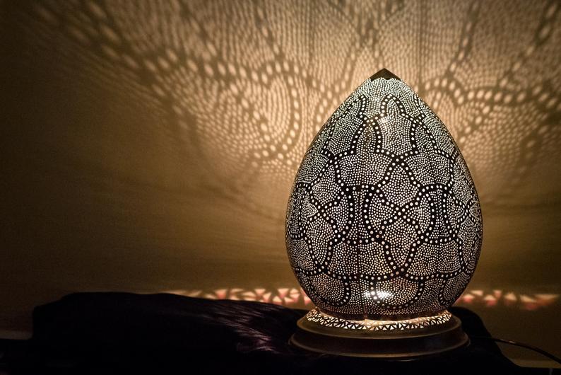 LumiMyst Marokkanische Tischlampe | Orientalische Laterne | Handgearbeitet | Stimmungsvolle Beleuchtung für Zuhause