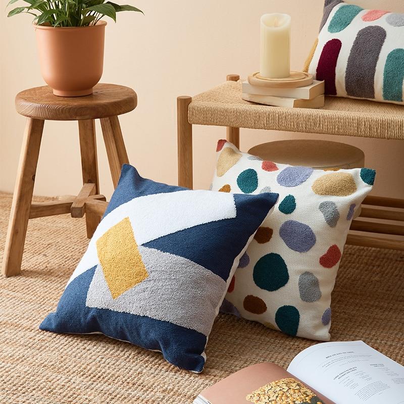 BohoStitch Abstrakte Kissenbezüge | Bestickte Boho-Formen | Dekoration für Wohnzimmer & Schlafzimmer