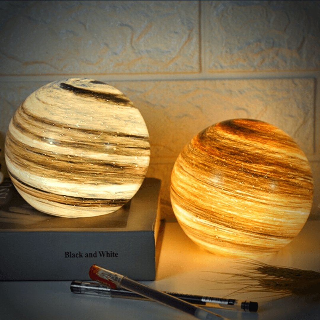 CelestialGlass Mondlampe | Elegante LED-Glaslampe | Stimmungslicht für Zuhause | Planetarische Deko | USB-Aufladung