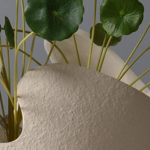 CrackElegance Weiße Keramik-Eivase | Handgefertigt | Modernes Design | Dekorative Wohnaccessoires