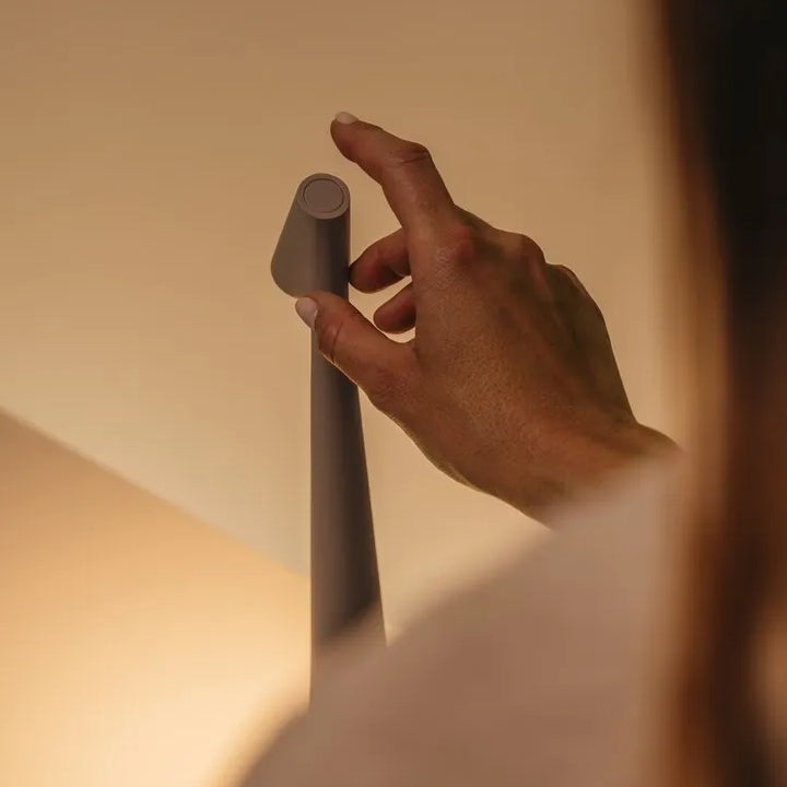 LumiSculpt Moderne LED Tischlampe | Skulpturales Design | Dimmbares Stimmungslicht | Perfekt für Zuhause & Büro