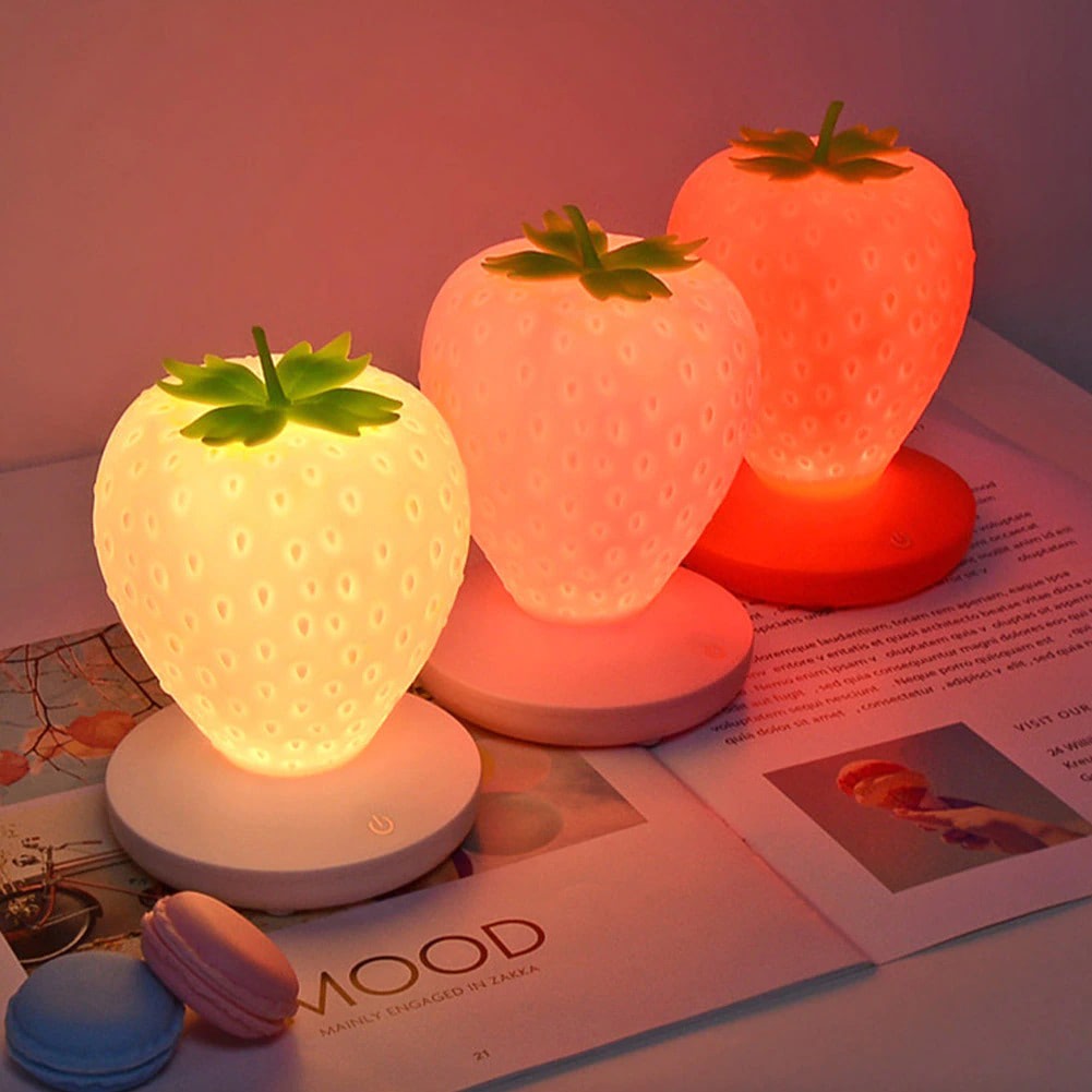 BerryGlow Kawaii Erdbeere Nachtlicht | LED Lampe | Stimmungsvolles Deko-Nachtlicht