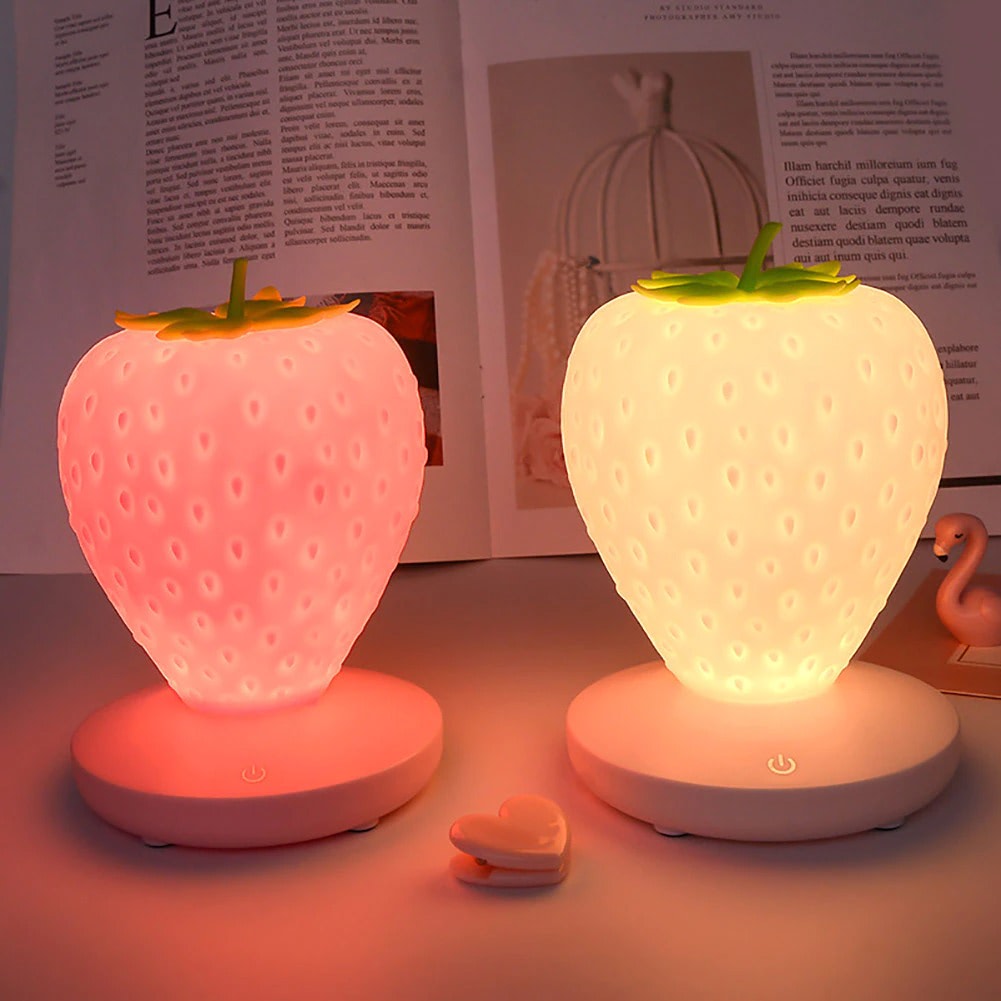 BerryGlow Kawaii Erdbeere Nachtlicht | LED Lampe | Stimmungsvolles Deko-Nachtlicht