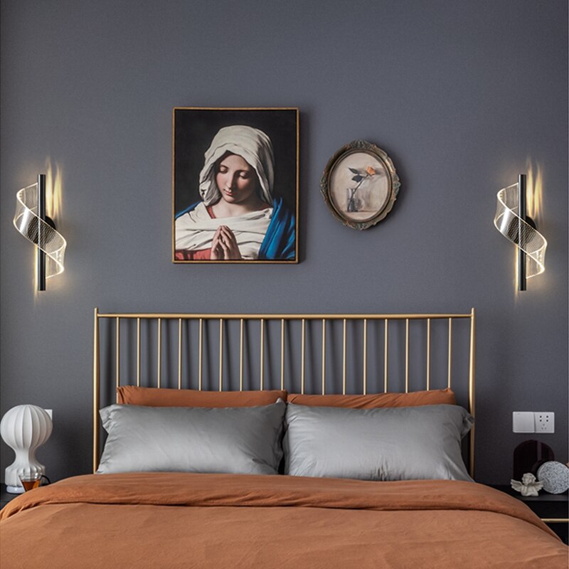 LumiPillar Luxuriöse Wandleuchte mit Glaskandelaber | Elegante Beleuchtung | Premium-Design