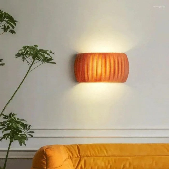 LuxeRib Moderne Art Deco Wandleuchte | Harz & LED Design | Stilvolle Beleuchtung für Zuhause
