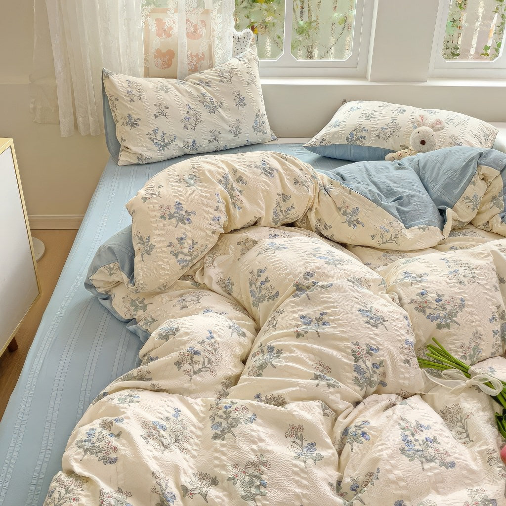 BloomHaven Bettwäsche Set | Pastellblauer Blumendruck | Weiche Baumwolle für Stilvolles Schlafzimmer