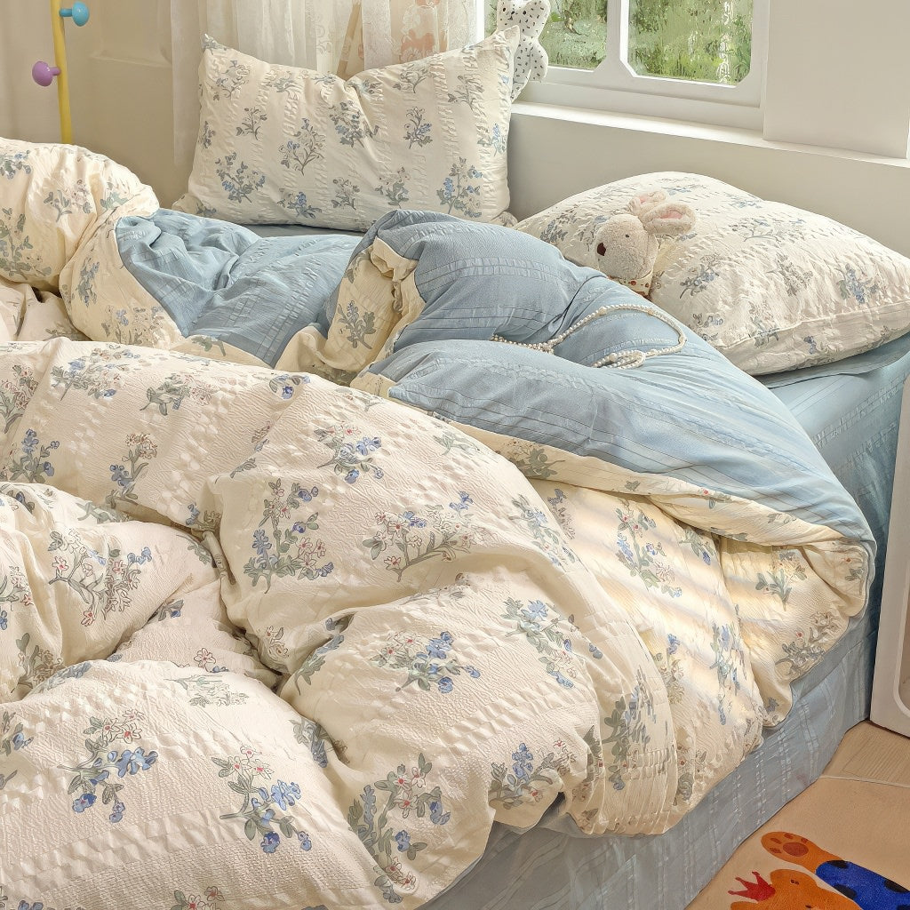 BloomHaven Bettwäsche Set | Pastellblauer Blumendruck | Weiche Baumwolle für Stilvolles Schlafzimmer