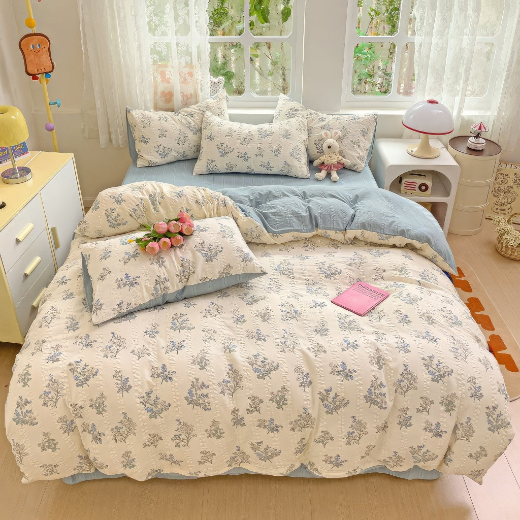 BloomHaven Bettwäsche Set | Pastellblauer Blumendruck | Weiche Baumwolle für Stilvolles Schlafzimmer