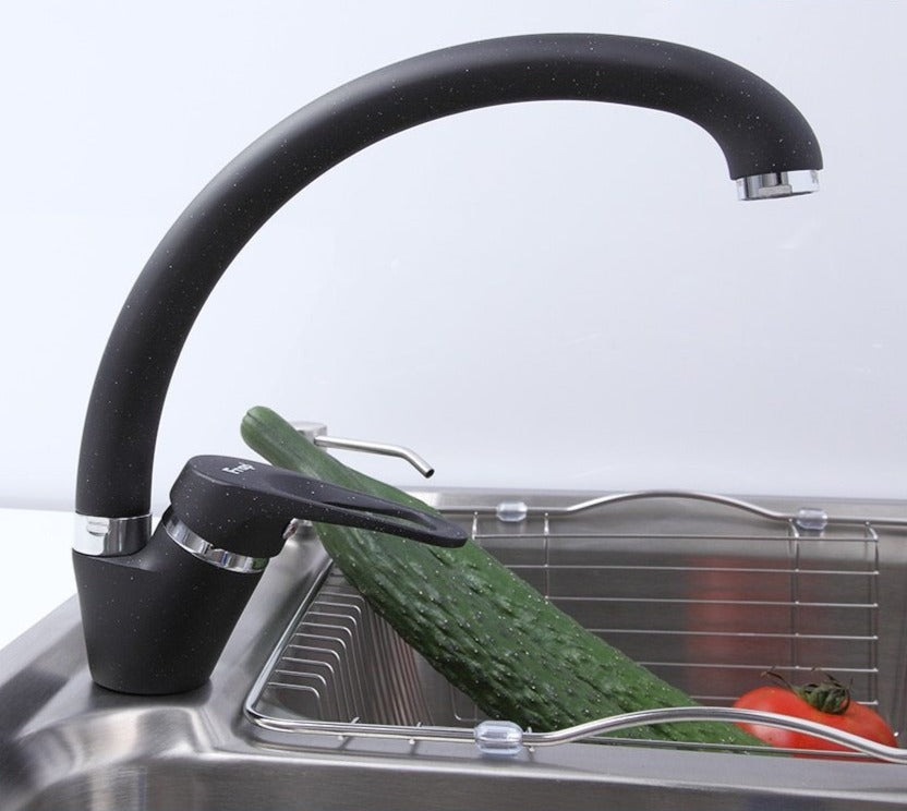 FlowNique Moderne Küchenarmatur | Zeitloses Design | Hochwertige Materialien | Flexibilität für Ihre Küche