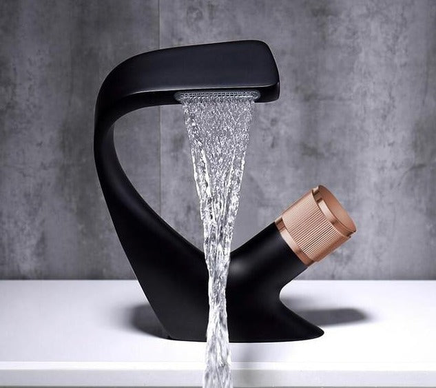 CascadeLux Moderne Badezimmerarmatur | Chrom Wasserfall-Wasserhahn | Solides Messing | Elegantes Design