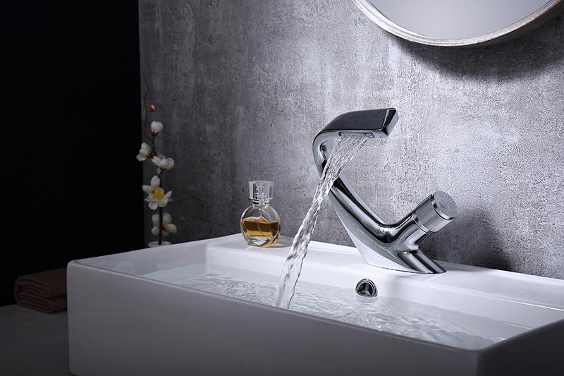 CascadeLux Moderne Badezimmerarmatur | Chrom Wasserfall-Wasserhahn | Solides Messing | Elegantes Design